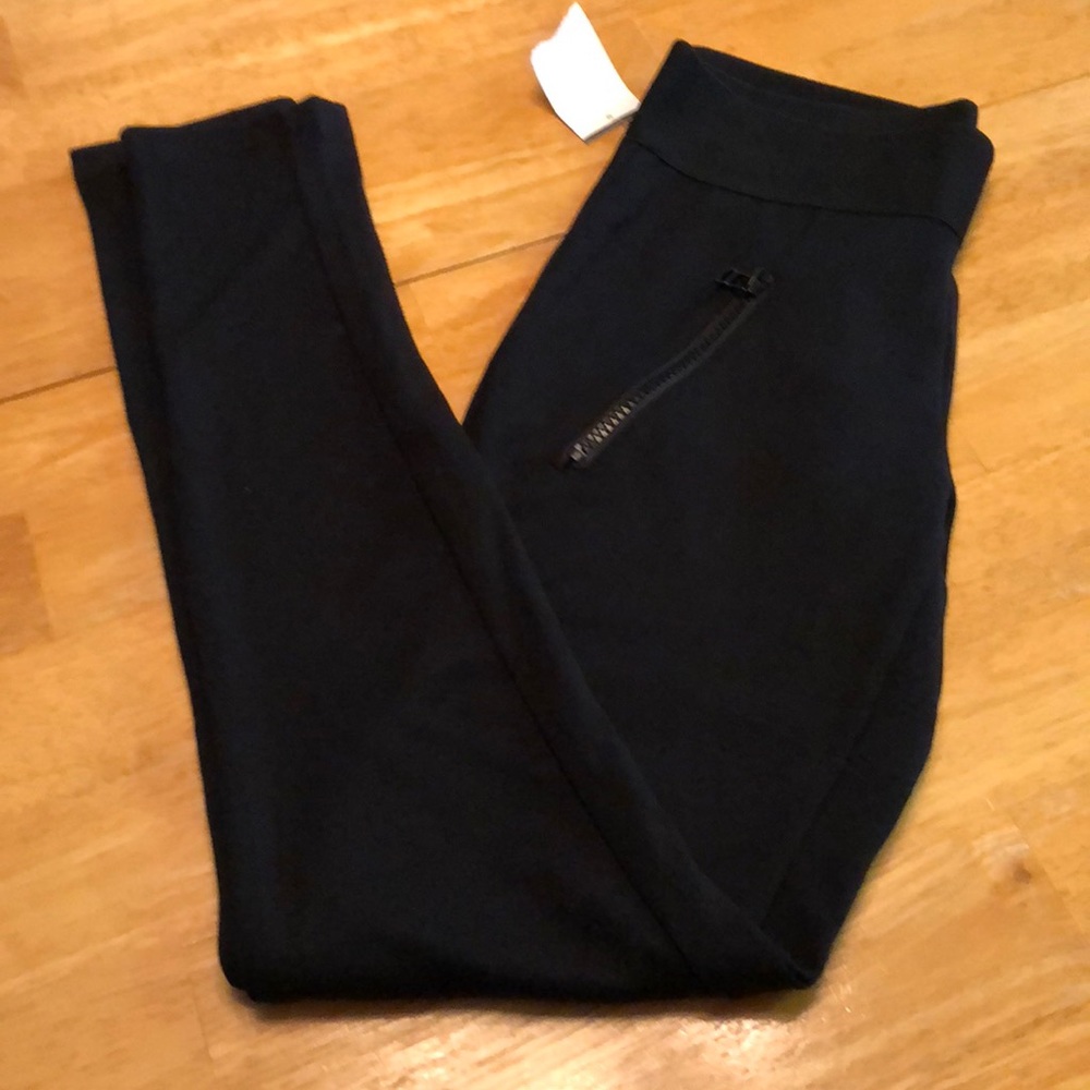 Black leggings with Zipper accents